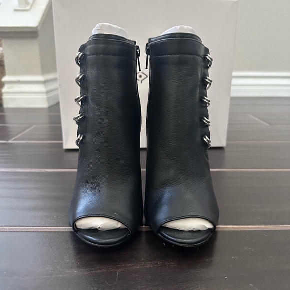 Katy Perry black booties with pins in 5.5M - Picture 2 of 5